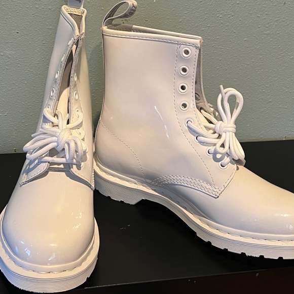 All White Patent Leather Dr. Martens NEW Sz 9 - Picture 2 of 7